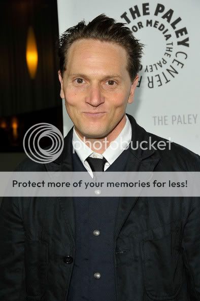 http://i593.photobucket.com/albums/tt15/lanos_sh/BigLoveAtPaleyFest098hzdsciHSkgl.jpg?t=1271752045