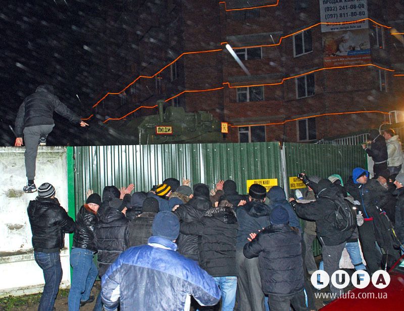 photo protest-lviv-antiyanukovych-2014-01-19_0012asfb_HBR_LUFA_zps29c79970.jpg